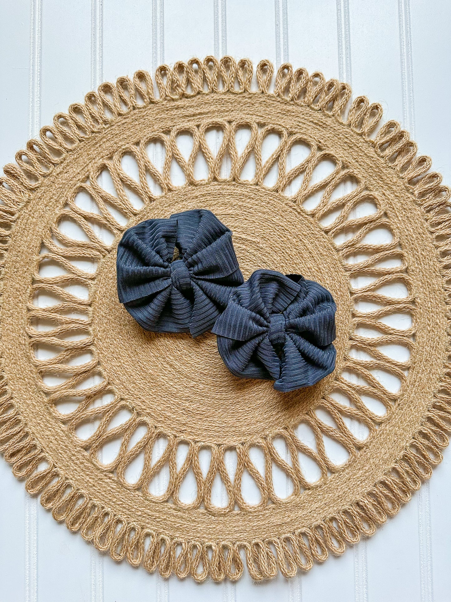 Charcoal Ribbed Bow