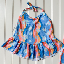 Load image into Gallery viewer, Wavy Flower Fabric